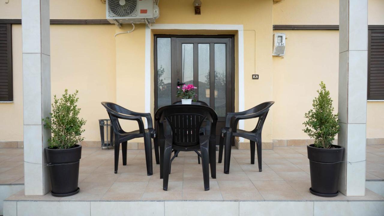 Garden Paradise In Megalochori Apartment