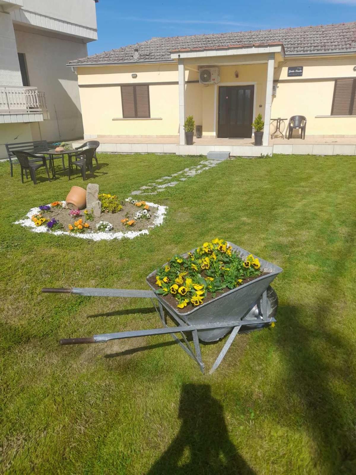 Garden Paradise In Megalochori Apartment